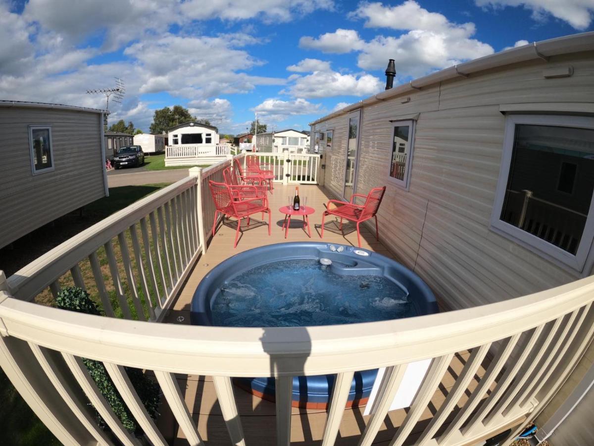 Tattershall Lakes - Hot Tub Breaks Buitenkant foto